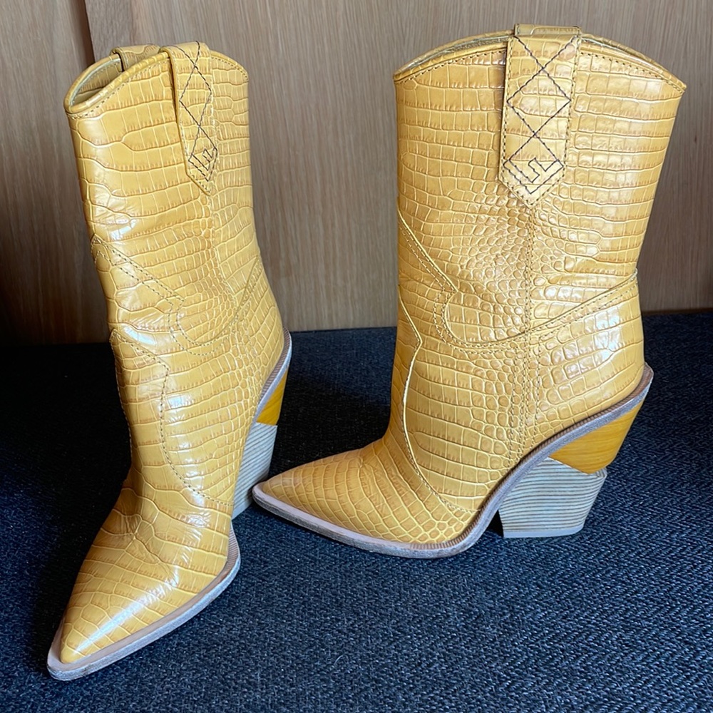 Fendi yellow croc cowboy boots size 38